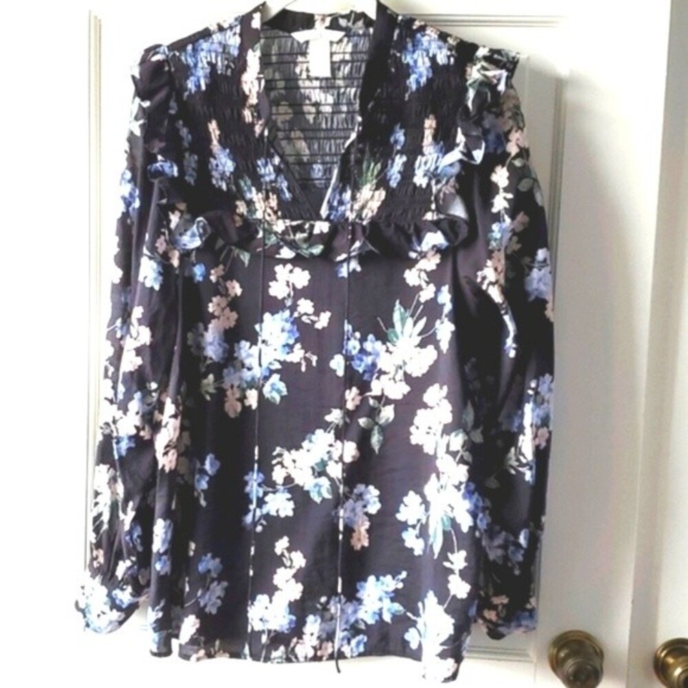 H&M BLACK FLORAL SMOCKED RUFFLE TOP SIZE MEDIUM COTTAGECORE PRAIRIE